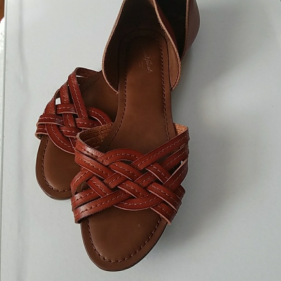Universal Thread Shoes - Brown sandals size 8 Universal Thread Shoes - Brown sandals size 8